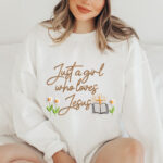 Spiritual Faith Girl Embroidery Design, Bible and Flowers Machine Embroidery Pattern, Religious Script Embroidery File for Linen, Bible Bag - Image 2